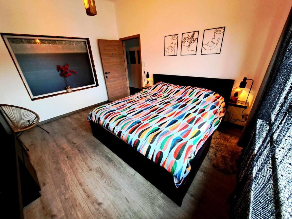 Petite Dans Jolie Colocation Homestay