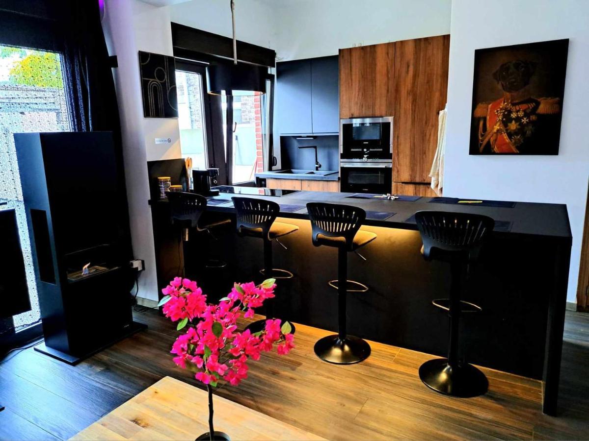 Petite Dans Jolie Colocation Homestay *